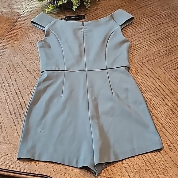 Sage green romper size S Romeo +Juliet Couture NWT - Picture 7 of 10